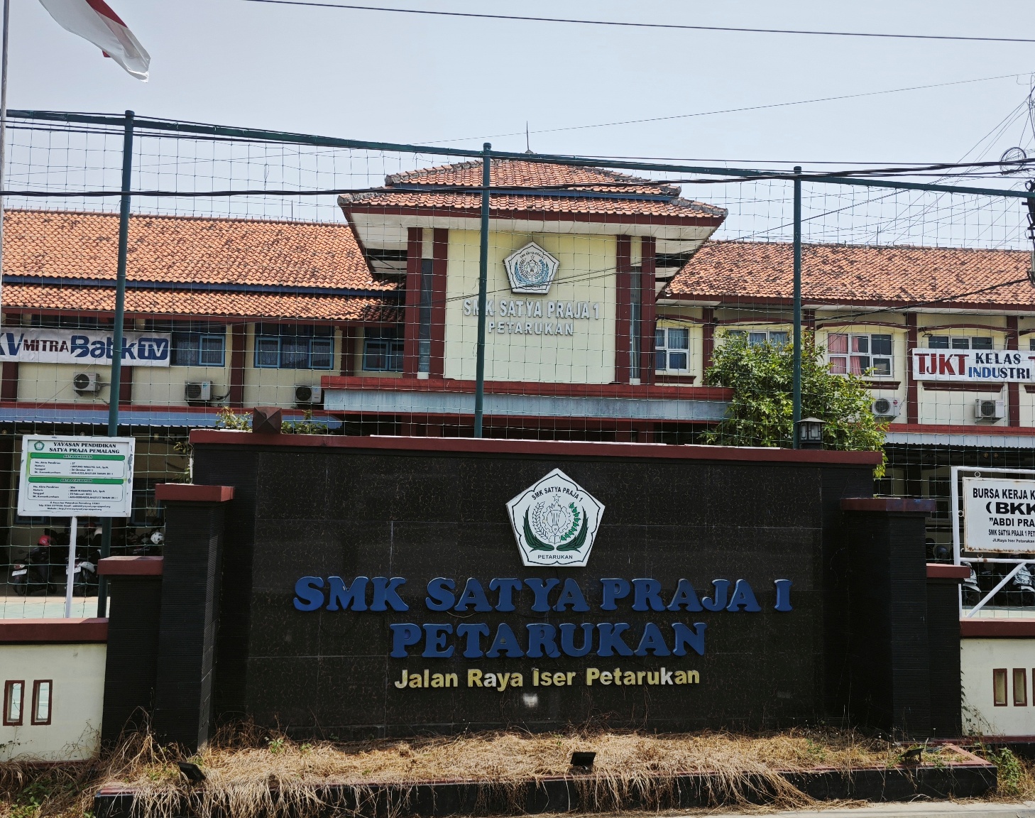 Gedung SMK SATYA PRAJA 1 PETARUKAN